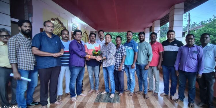 Rakesh Sakharkar as Shiv Sena City Organizer