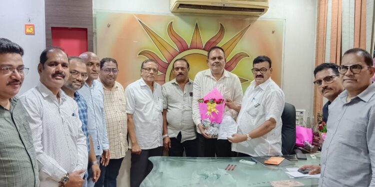 Muslim office bearers met MLA Jadhav
