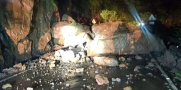 Traffic stopped due to landslide in Ambenli Ghat