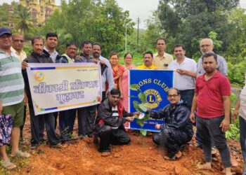 Tree plantation by Lions Club and Jeevanshree Pratishthan