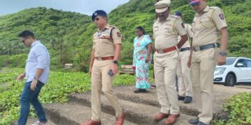 Drugs Found Again? : On Friday (23rd), Ratnagiri Collector Devender Singh and Superintendent of Police Dhananjay Kulkarni visited the beaches