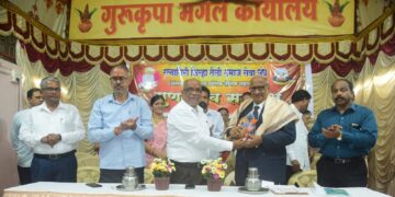 Meritorious felicitated by Teli Samaj Seva Sangh