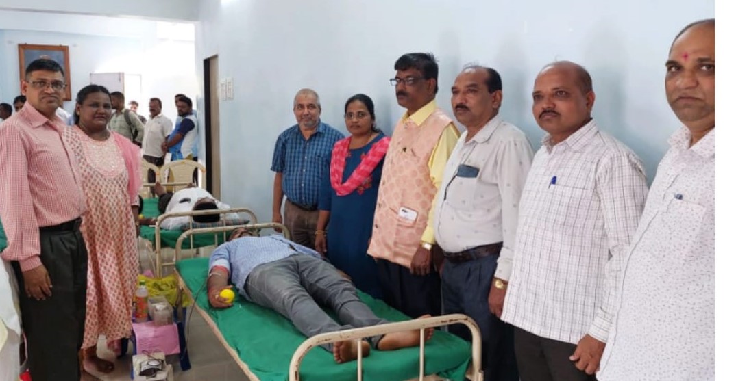 Guhagar revenue employees donated blood
