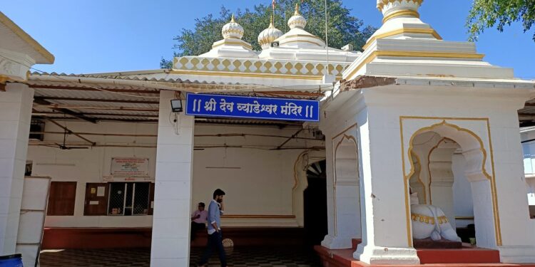 Consecration of Vyadeshwar by Shiv Sainiks
