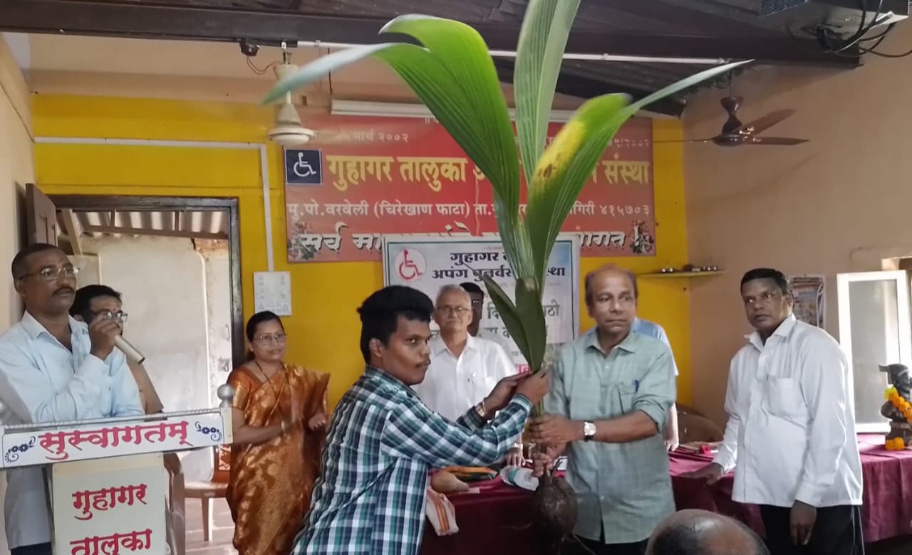 Distribution of free fruit trees to the disabled