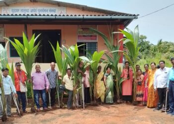 Distribution of free fruit trees to the disabled