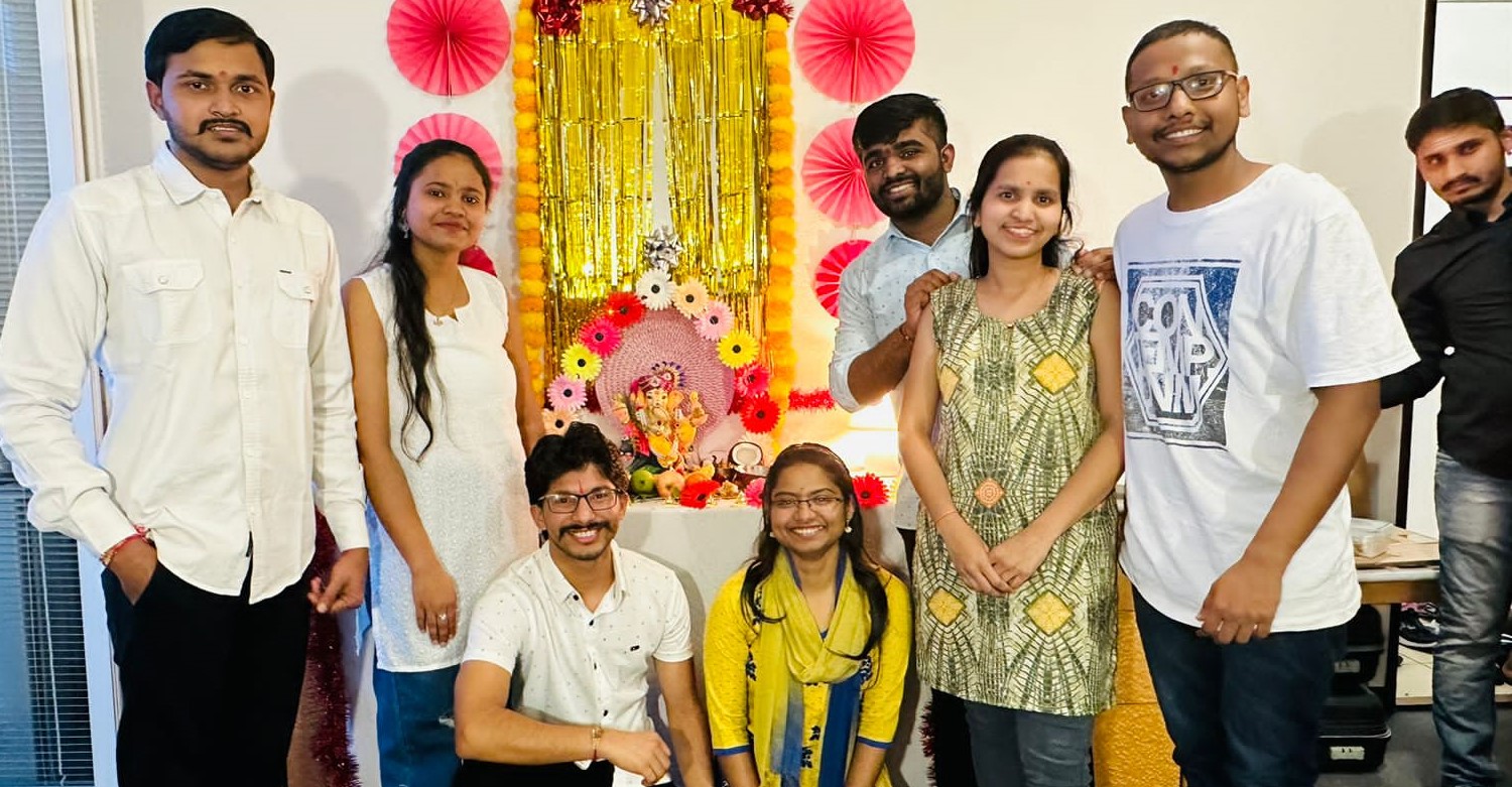 Adoration of Bappa across Satasamudra