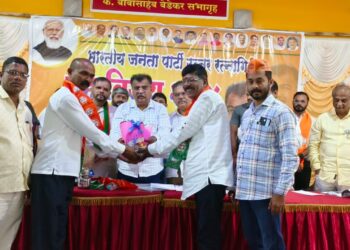 Senior Shiv Sainik Naresh Pawar in BJSenior Shiv Sainik Naresh Pawar in BJPP