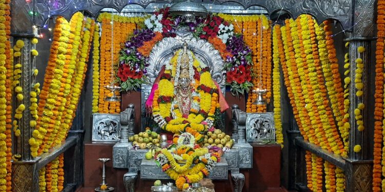 Aaras of mangoes on the first day at Durga Devi