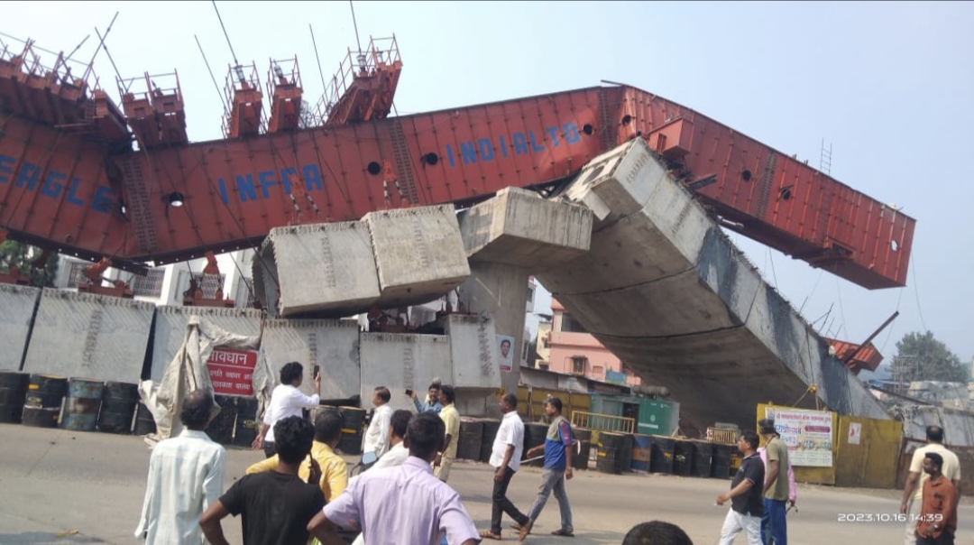 Chiplun flyover girder collapsed