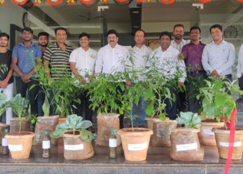 A unique experiment of organic vegetable sales by students