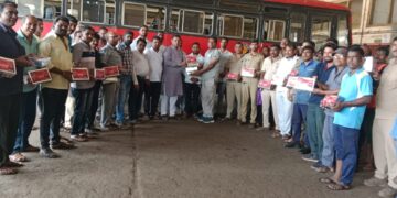 Distribution of snacks to ST employees by MNS