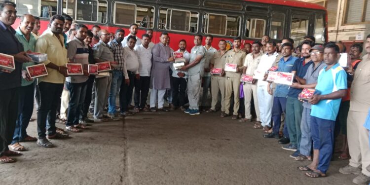 Distribution of snacks to ST employees by MNS