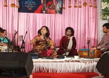 Mellow tunes "Gaaz" by the sea in Palshet