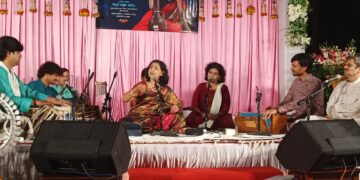 Mellow tunes "Gaaz" by the sea in Palshet