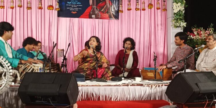 Mellow tunes "Gaaz" by the sea in Palshet