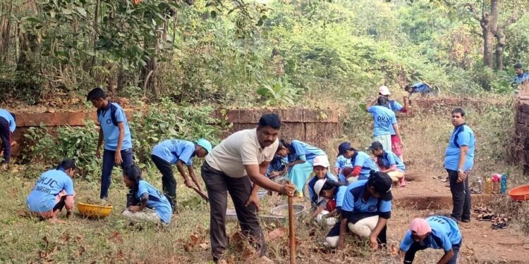 Cleanliness done by NSS students