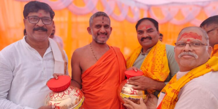 Distribution of Ramlal's chanted Akshats