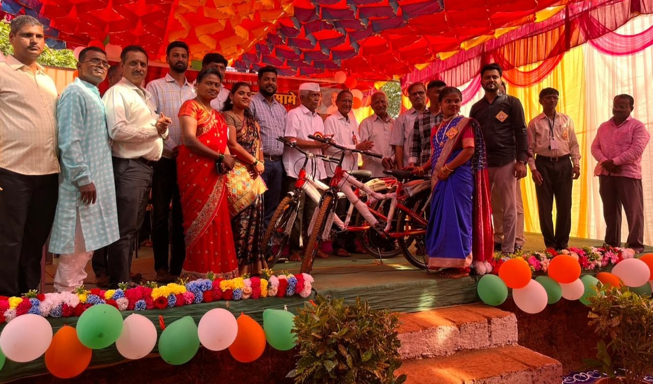 Free distribution of bicycles at Damame