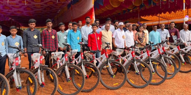 Free distribution of bicycles at Damame