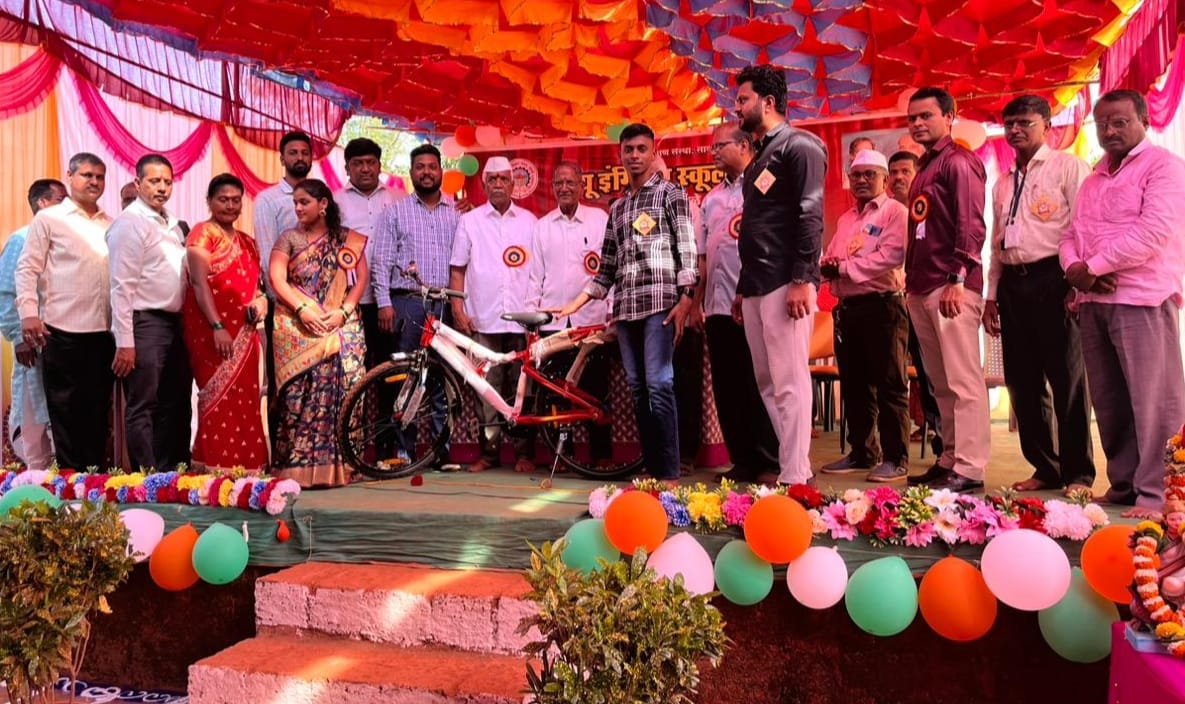 Free distribution of bicycles at Damame