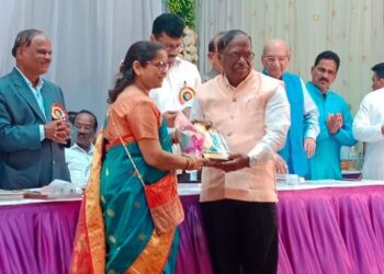 Vaishiratna Award to Shrikrishna Belwalkar