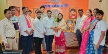 Aarya Sansare felicitated by MNS