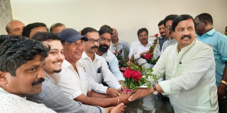 MP Sunil Tatkare Guhagar unhappy with Bijapur highway work