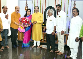 Uddhav Thackeray's visit to Tawde Bhavan