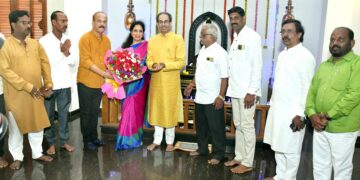 Uddhav Thackeray's visit to Tawde Bhavan