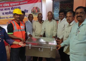 Distribution of safety kits to construction workers
