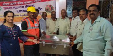 Distribution of safety kits to construction workers