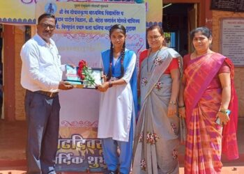 Saloni Mohite third in painting competition