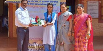 Saloni Mohite third in painting competition