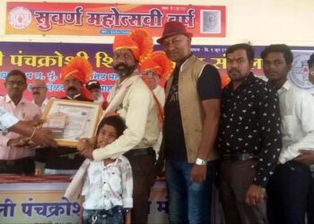 'Art Gaurav' award to Sunil Bendkhale