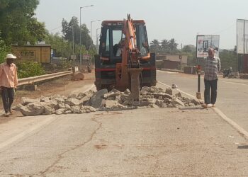 Crack the Guhagar Bijapur Highway