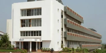 Lectures at Velneshwar College