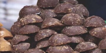 Black jaggery truck caught