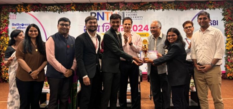 ऐश्वर्या विचारे हिला शोधनिबंध पुरस्कार