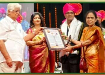 Bhaskar Award to Prabhakar Arekar