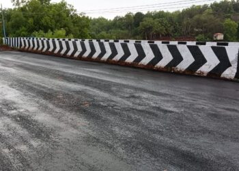 Asphalting in heavy rains