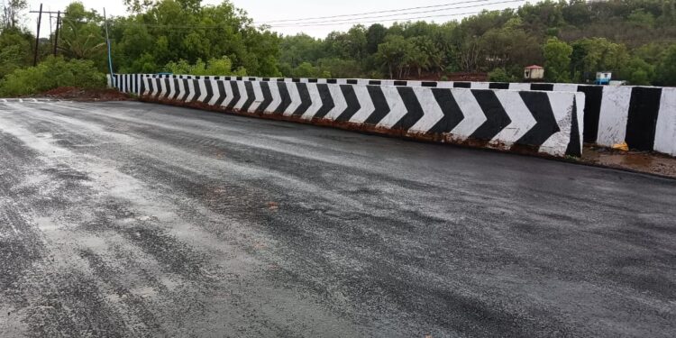 Asphalting in heavy rains