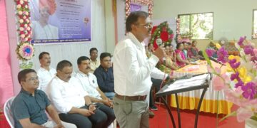 Nursing Officer Sandhya Khaire retired