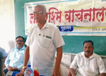 Students felicitated by Gnanarashmi Library