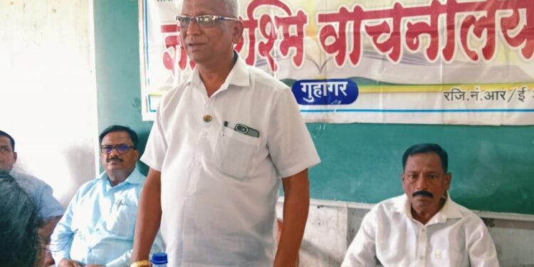 Students felicitated by Gnanarashmi Library