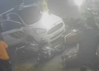 Angrily the car entered the hotel