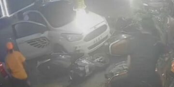 Angrily the car entered the hotel