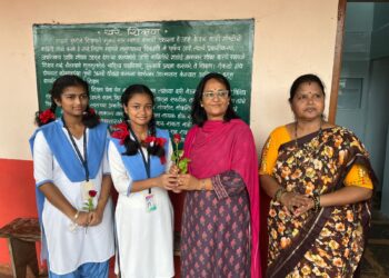 Education Officer honored the students