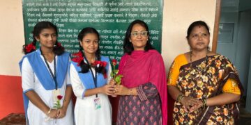 Education Officer honored the students