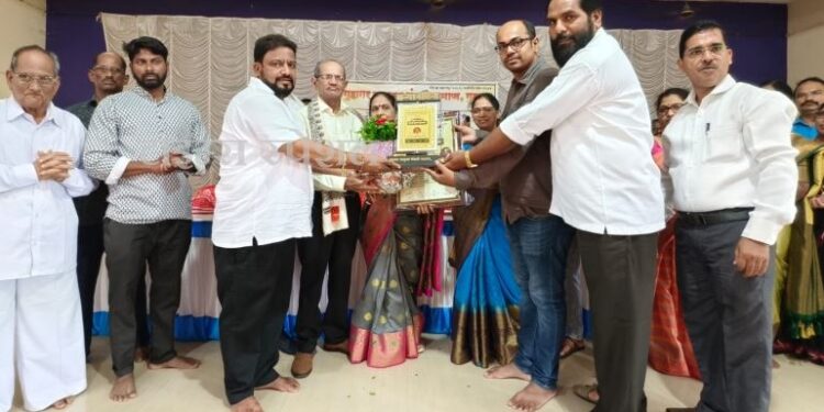 Bhandari Bhushan Award to Prabhakar Arekar